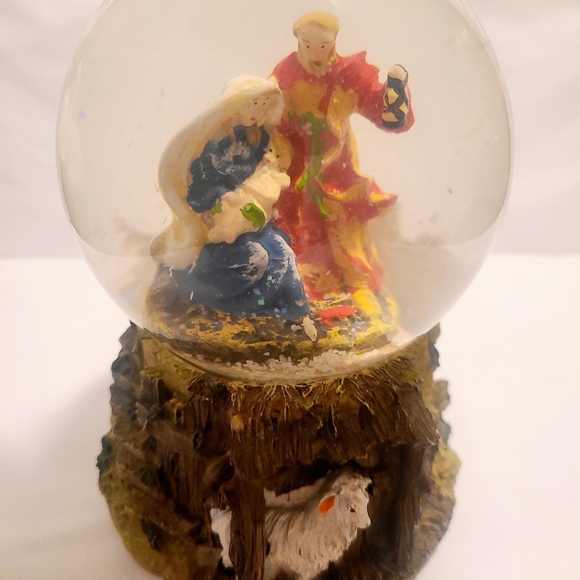 Vintage Snowglobe Musical San Francisco Music Box Christmas Nativity Scene Globe - Picture 1 of 11